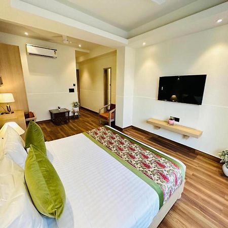 Crown Hotel Agra Near Taj Mahal Εξωτερικό φωτογραφία