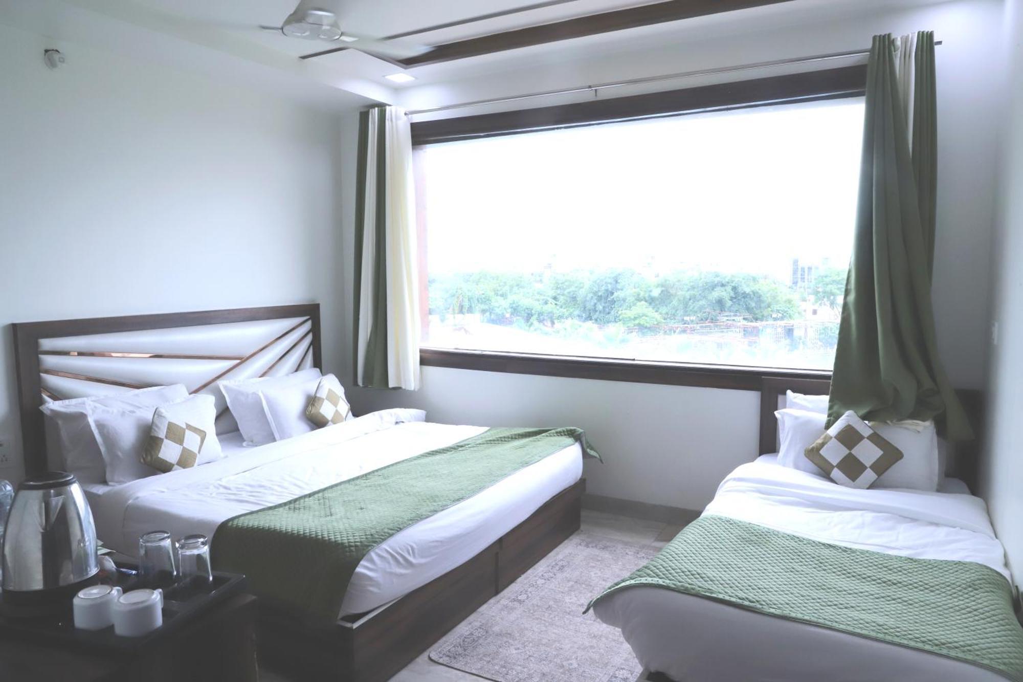 Crown Hotel Agra Near Taj Mahal Εξωτερικό φωτογραφία