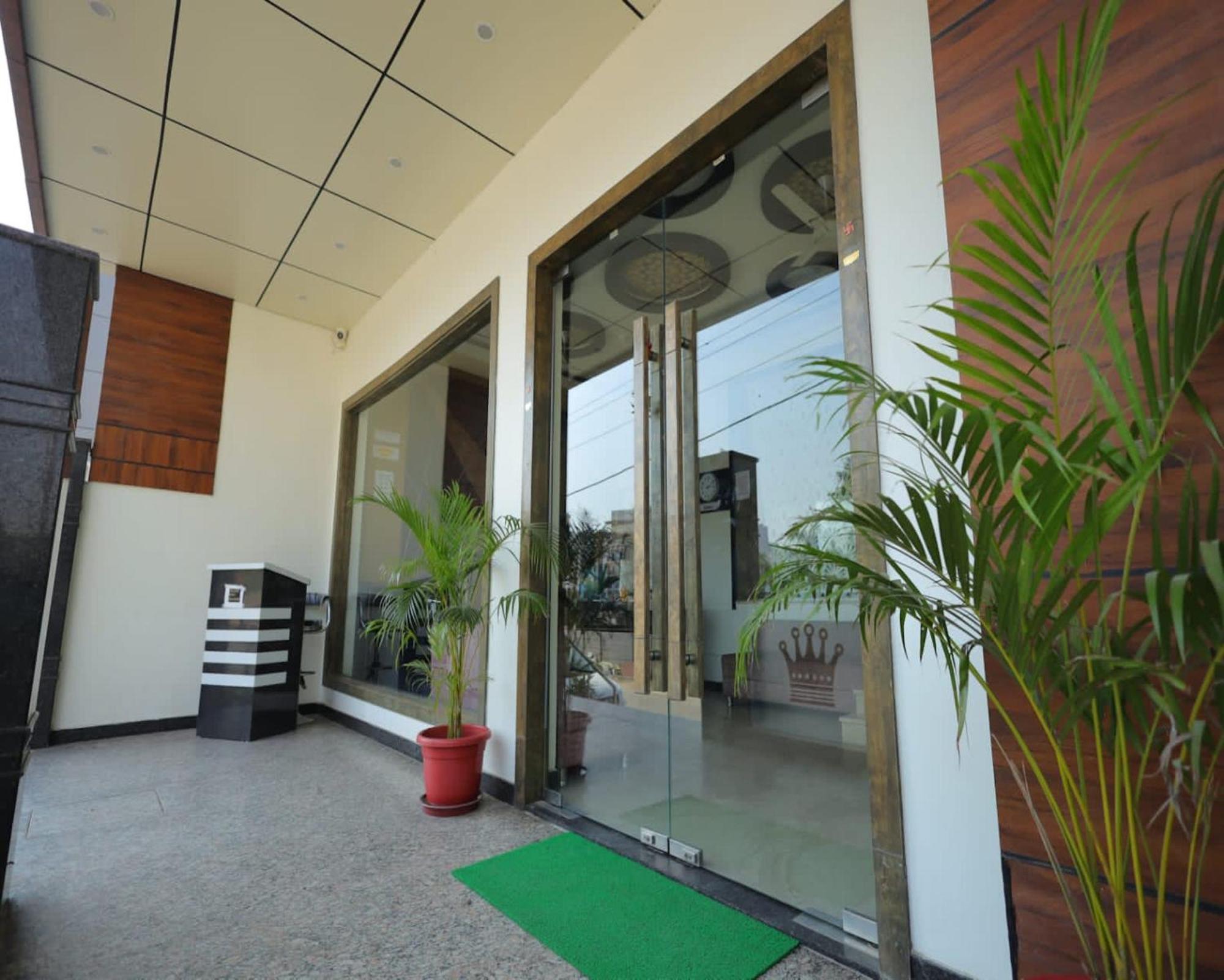 Crown Hotel Agra Near Taj Mahal Εξωτερικό φωτογραφία