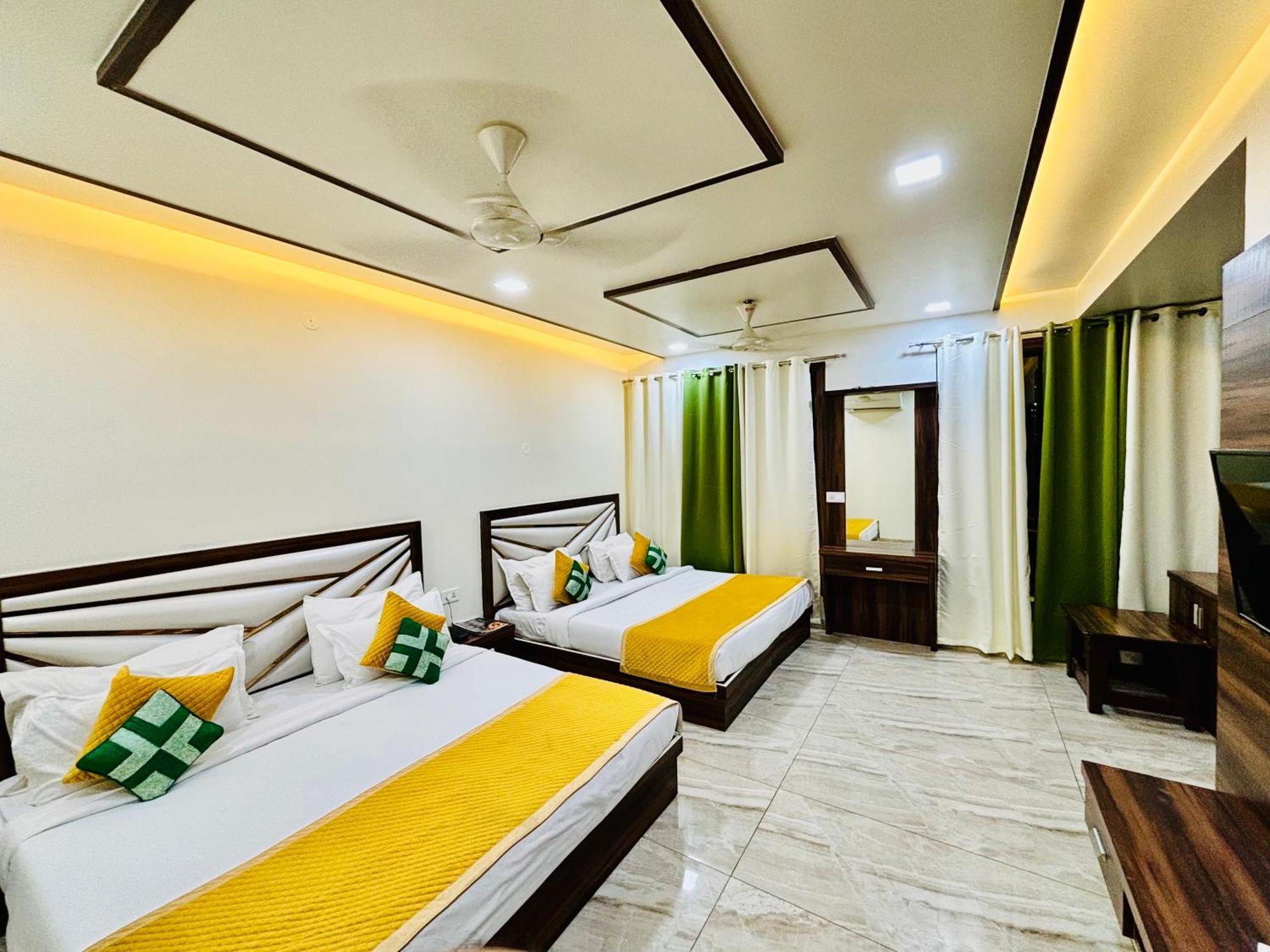 Crown Hotel Agra Near Taj Mahal Εξωτερικό φωτογραφία
